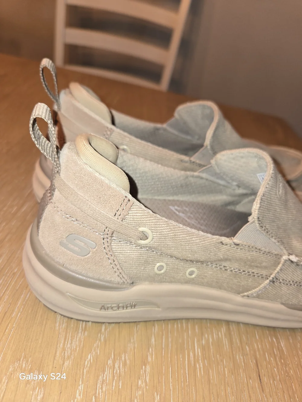 Skechers Air Cooled Arch Fit Men’s 8.5 Slip-On Casual Shoes in Beige